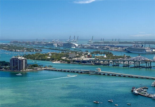 Building Photo - 2020 N Bayshore Dr