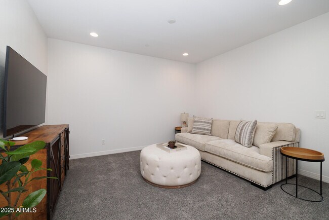 Building Photo - 7349 E Vista Bonita Dr