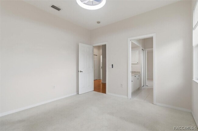Building Photo - 215 W Mickey Mantle Path