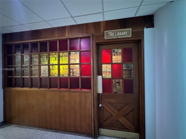 Building Photo - 900 Bay Dr