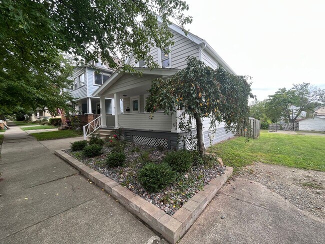 Building Photo - Old Brooklyn Area - 3 Bedroom Single Famil...