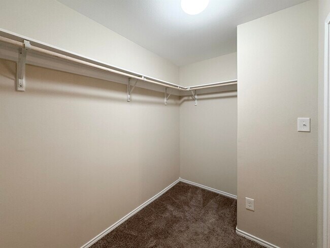 Building Photo - 4426 Gloria Dr