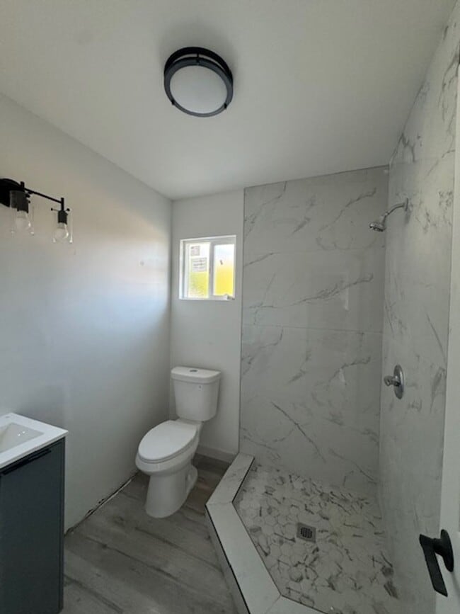 Building Photo - Charming Woodland Hills3+2  Home completely remodeled