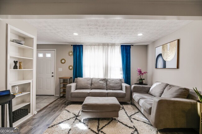 Building Photo - 6413 Wedgewood Trce