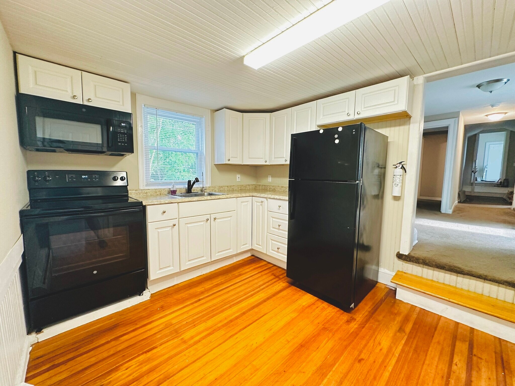 Kitchen - 181 Mansion St