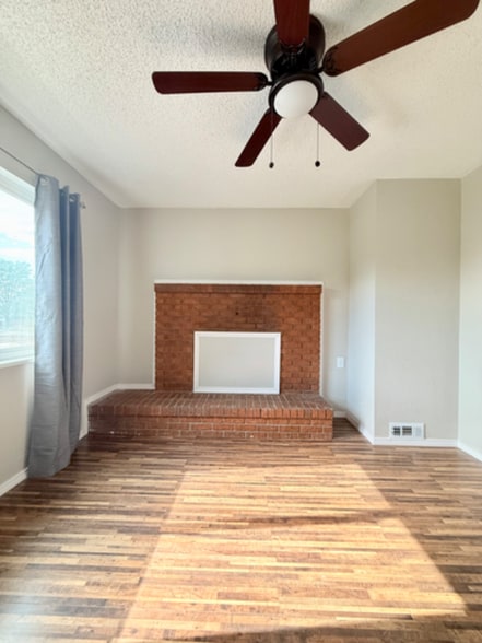 Building Photo - 1601 27th Ave