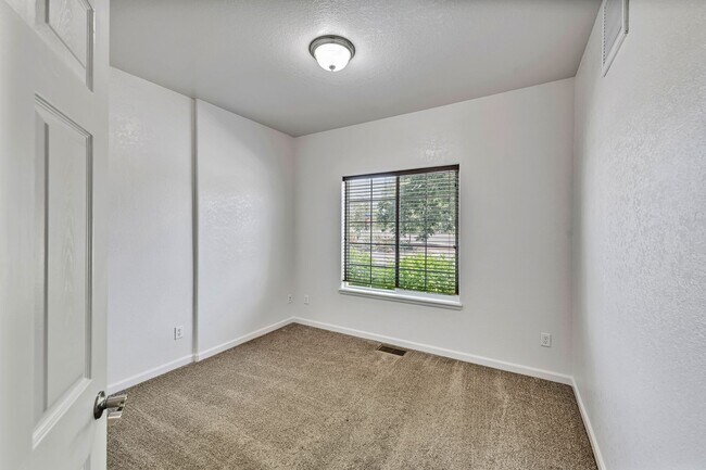 Building Photo - 623 Canyon Vista Way