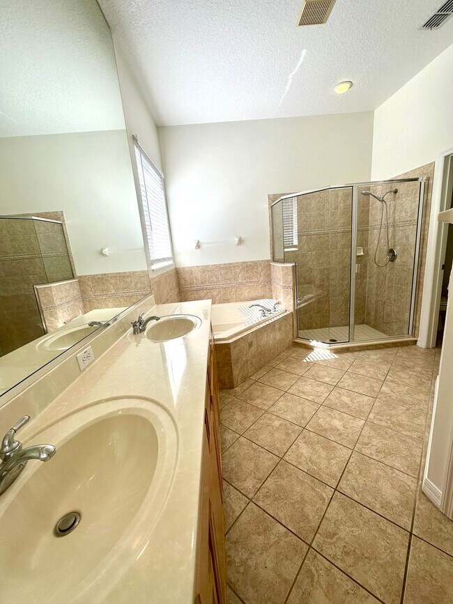 Building Photo - 4/2 Windermere Home Located in Providence