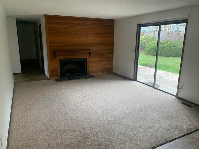 Building Photo - Greenway Single Level!!