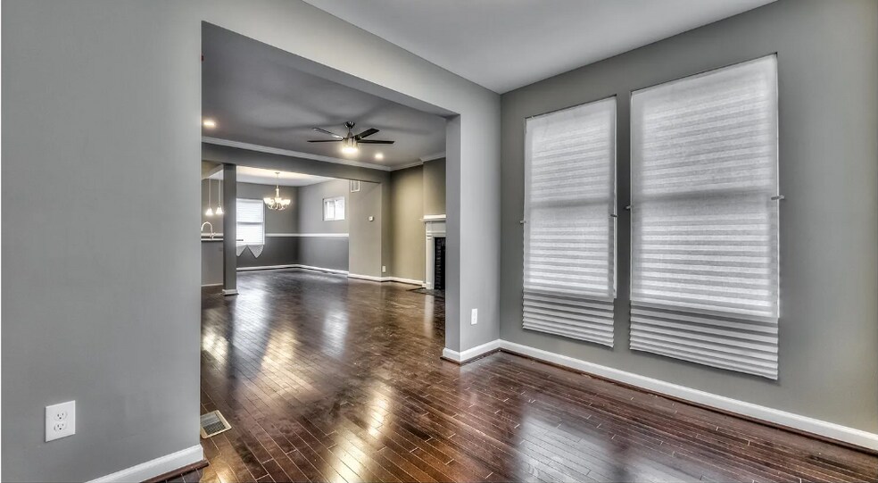Building Photo - 3738 Ellerslie Ave