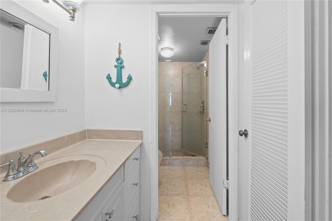 Building Photo - 18081 Biscayne Blvd