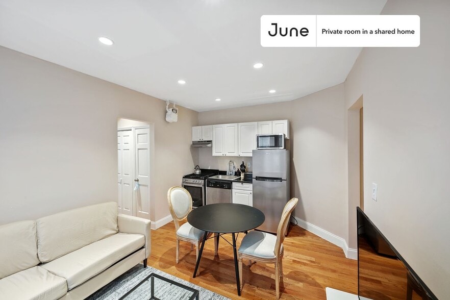 Building Photo - Room in Shared 2 bed/1 bath home in East Harlem