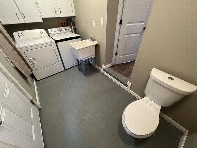 Building Photo - 614 Maple Ave