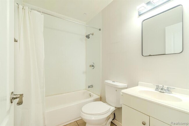 Building Photo - 11084 Cadillac Ave