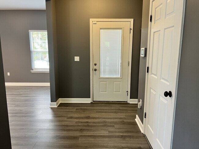 Building Photo - 6005 Fiori Dr