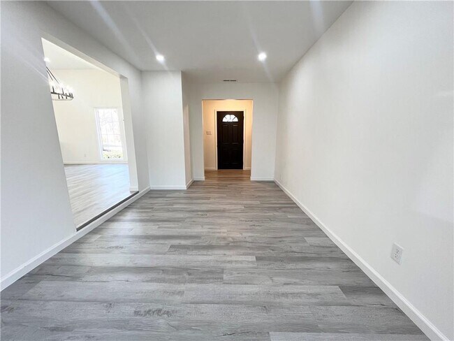 Building Photo - 7139 Conser