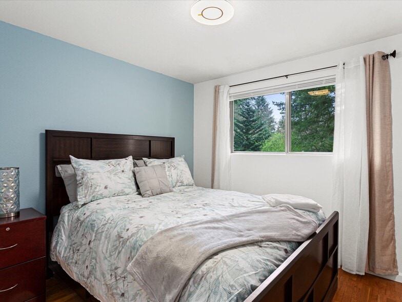 Building Photo - 16445 Ambaum Blvd S