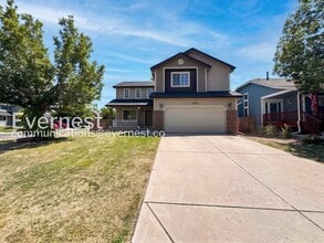 Building Photo - 5 Bed, 3.5 Bath Home with Fenced Yard & Garage / Available Now!