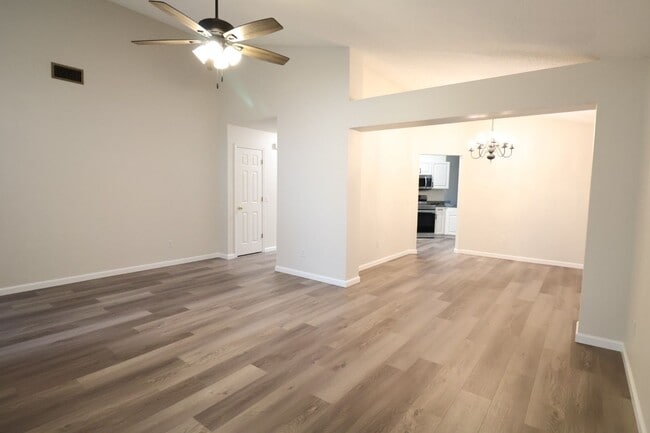 Building Photo - 3 bed 2 bath home in a quiet neighborhood