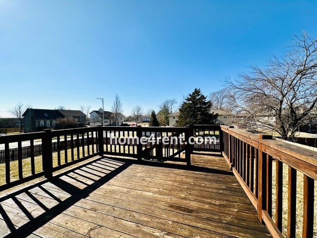 Building Photo - Beautiful, Split-Level Olathe Home w/ Stainless Steel Appliances and a Finished Basement!