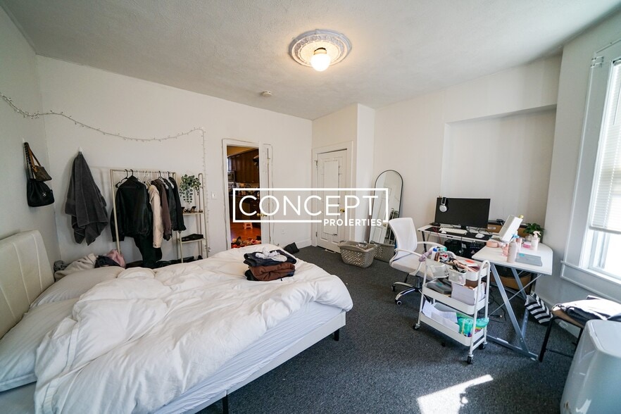 Building Photo - 218 Hemenway St