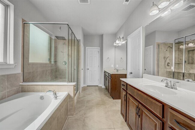 Building Photo - 6709 Golden Bough Ln