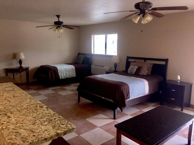 Building Photo - 1609 N Hill St