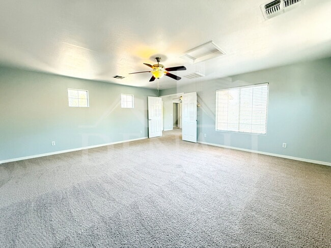 Building Photo - 3998 W Roundabout Cir