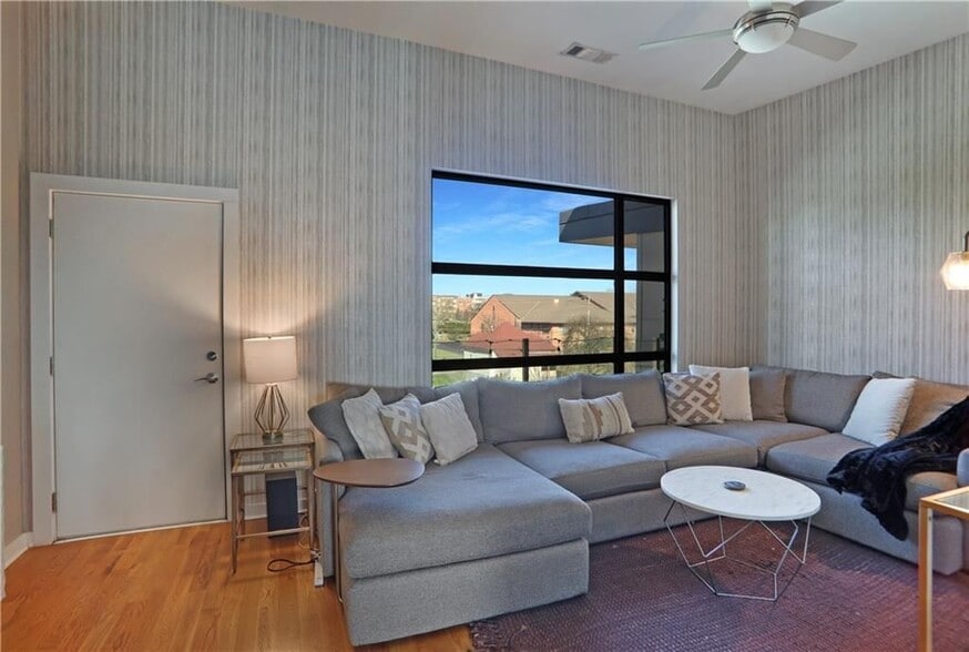 Building Photo - 472 Martin St SE