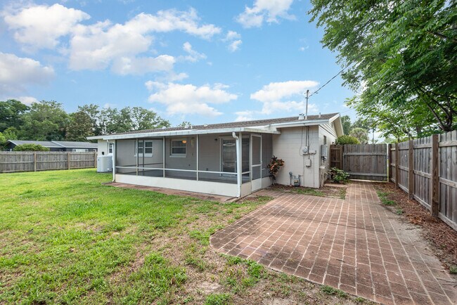 Building Photo - 4885 Santa Rosa Ave