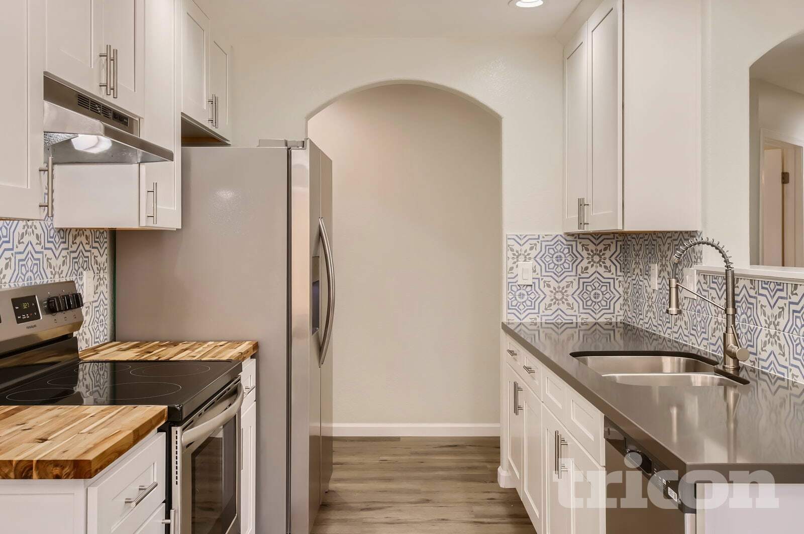 Building Photo - 8701 S 50th Dr