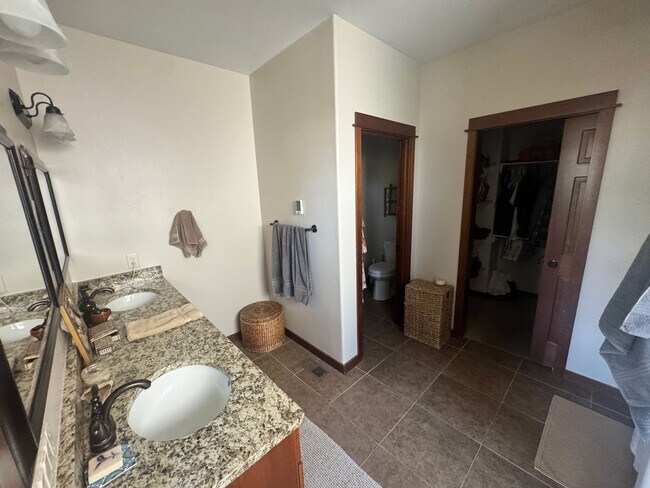 Building Photo - Large, Open Home with Beautiful Backyard and Oversized Garage