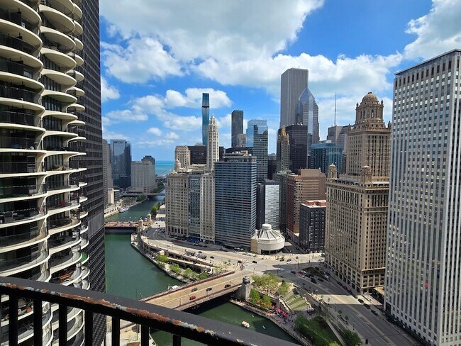 Building Photo - 300 N State St