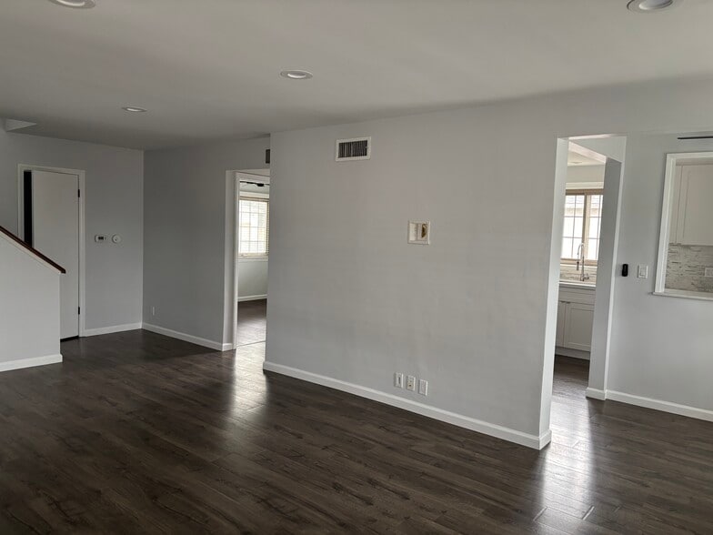 Building Photo - 6509 W 86th Plz