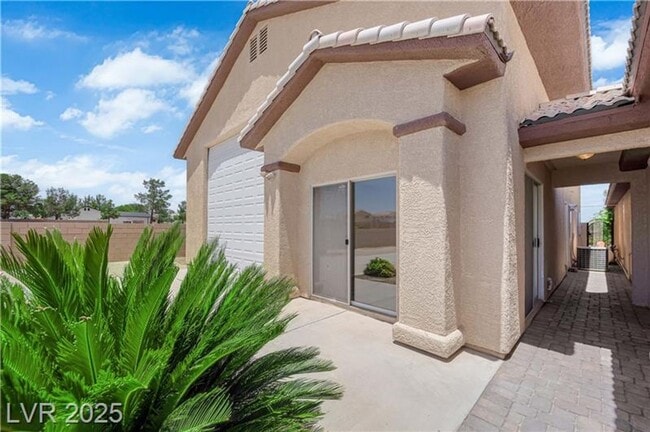 Building Photo - 1.2 Acres with Indoor & Outdoor RV Parking!!!!