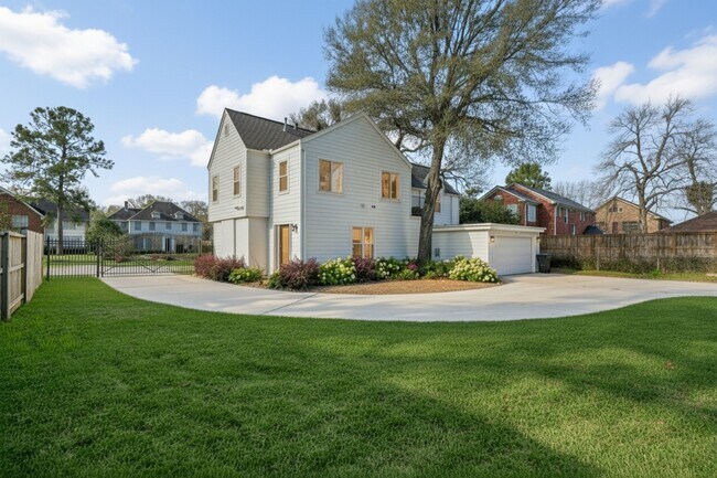 Building Photo - 3415 Southmore Blvd