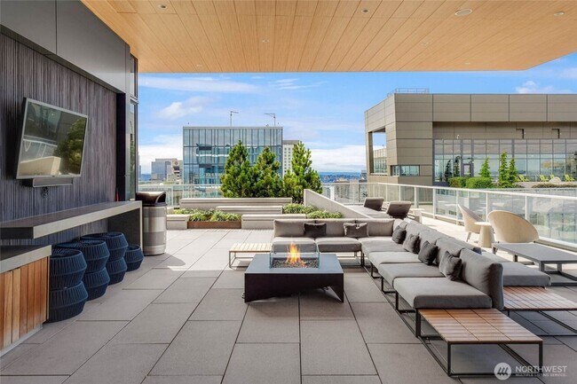 Building Photo - Downtown Luxury 1BR Condo with Sweeping Vi...