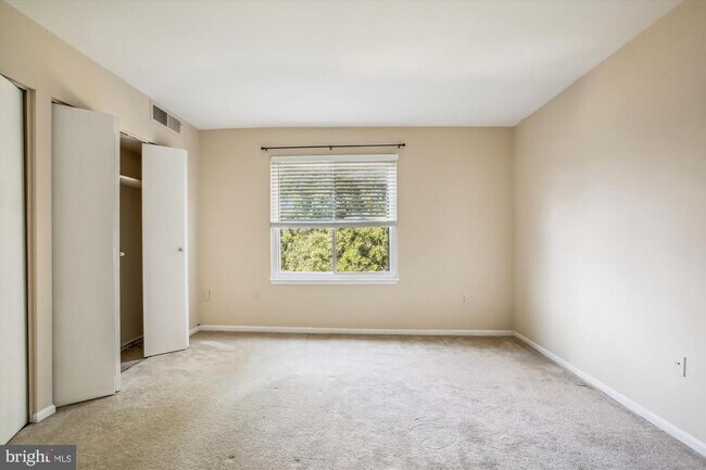 Building Photo - 9712 Kingsbridge Dr