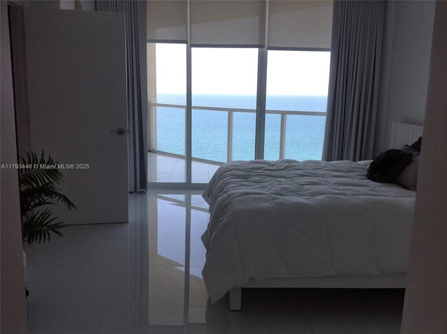 Building Photo - 16699 Collins Ave