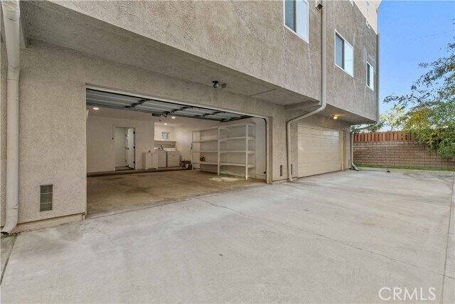 Building Photo - 552 Hahn Ave