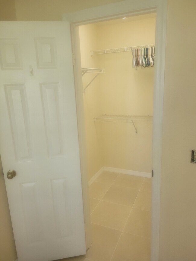 Building Photo - 850 S Tamiami Trl