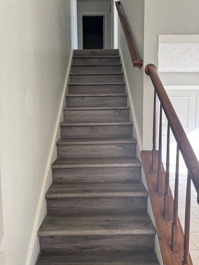 Building Photo - 2074 Hopkins Mill Rd