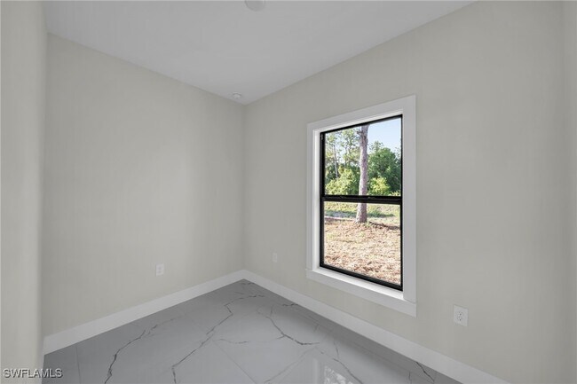 Building Photo - 636 Ladd St