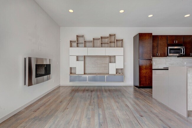 Building Photo - 3bd/3.5ba Seattle Townhome