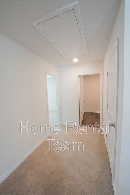Building Photo - 108 Windrush Pnes