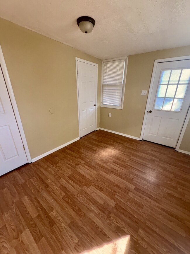 Building Photo - 150 S Sumner Ave