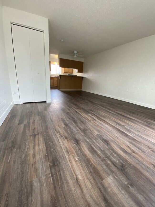 Building Photo - 1222 NE 4th St