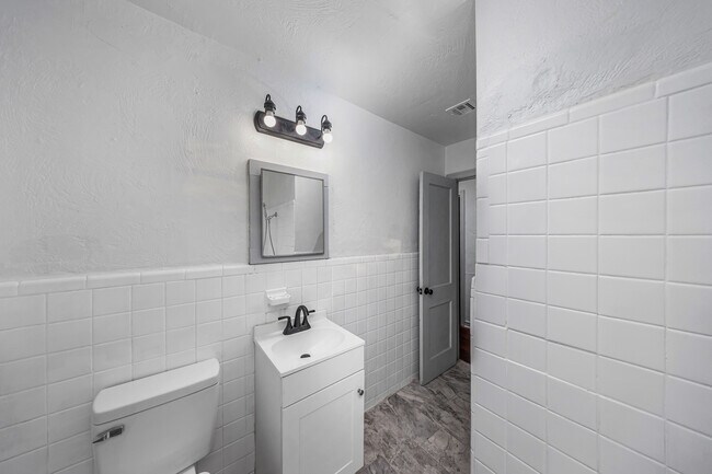 Building Photo - 1414 NW 23rd St