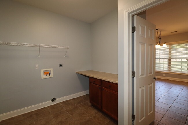 Building Photo - 417 Courchelle Dr