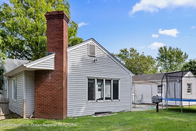 Building Photo - 988 Woodgate Ave